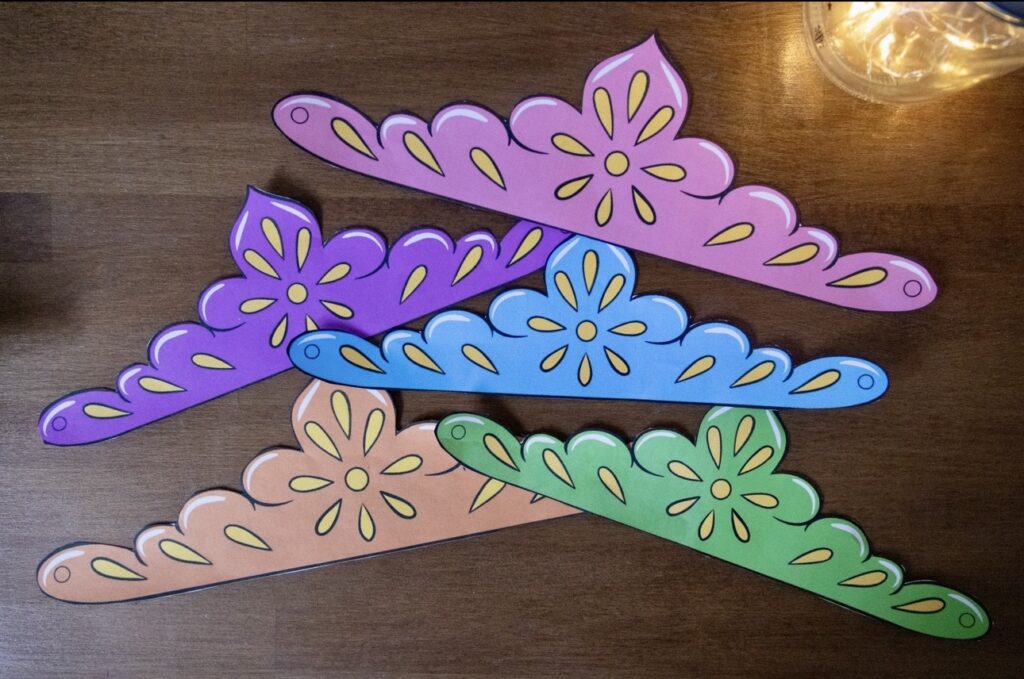 Couronnes DIY de plusieurs couleurs